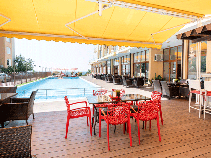 hotel-dolphin-beach-ravda-pool-coffee-2.png